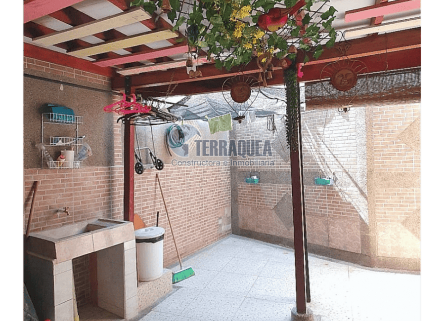 VENTA DE CASA DUPLEX EN CAMPO ALEGRE