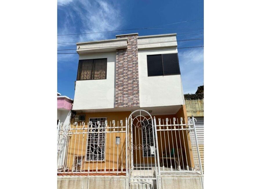 SE VENDE CASA DÚPLEX EN EL BARRIO ABAJO