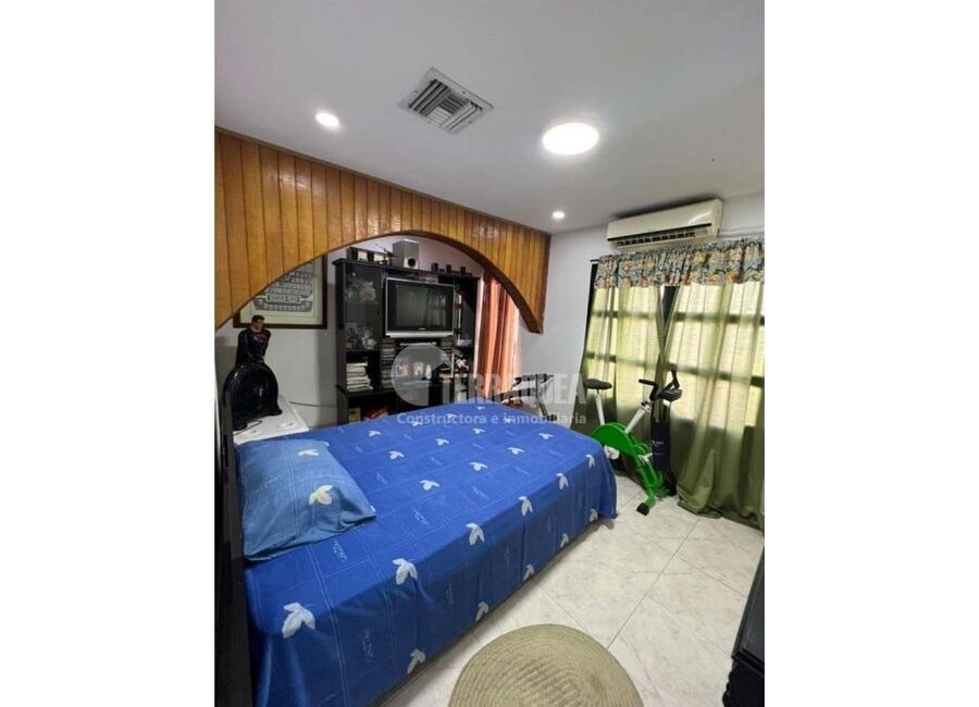 SE VENDE CASA DUPLEX EN EL RECREO