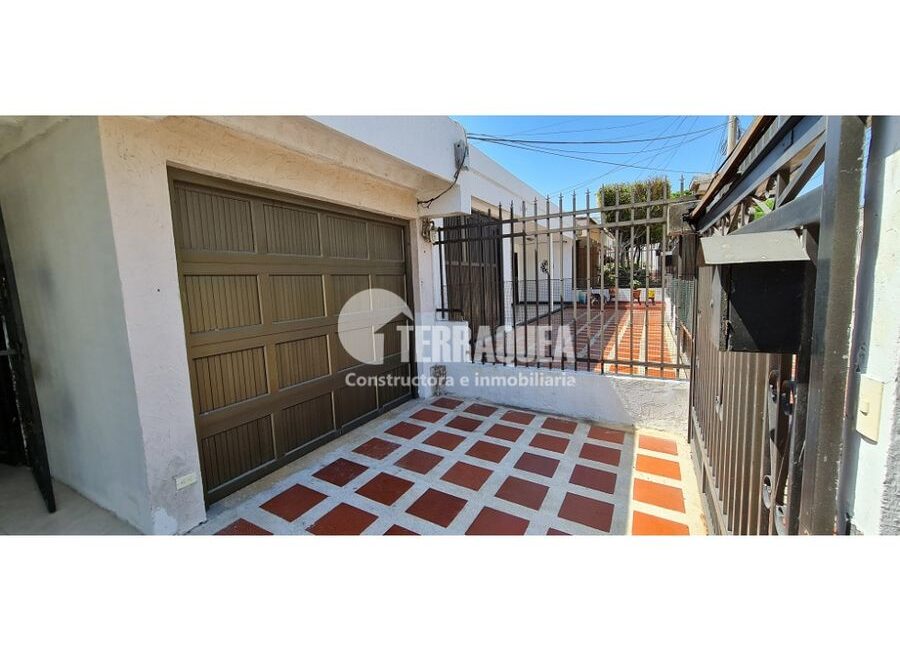 SE VENDE CASA EN LOS JOBOS