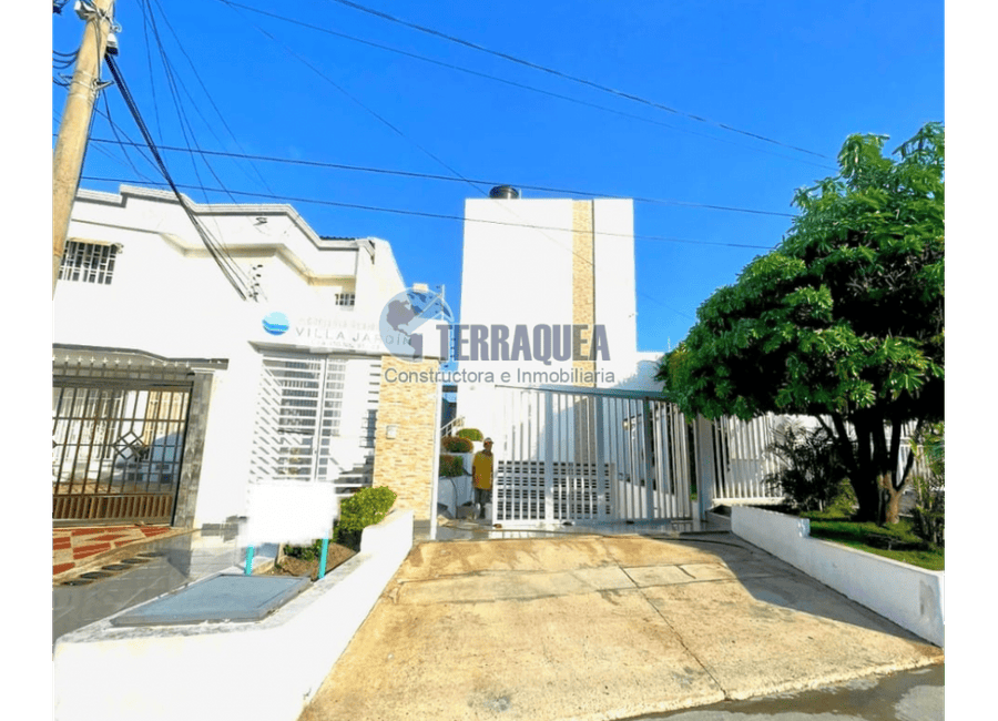 VENTA DE CASA DE TRES NIVELES EN CIUDAD JARDIN, BARRANQUILLA