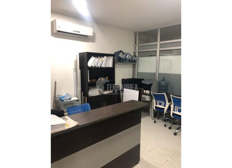 SE VENDE LOCAL COMERCIAL AMOBLADO EN PARQUE CENTRAL