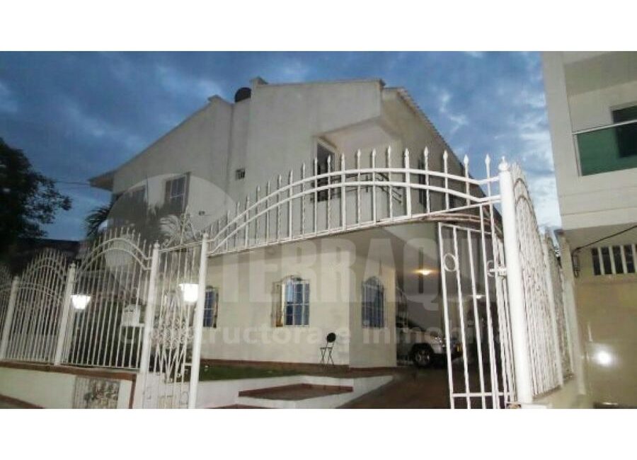 SE VENDE CASA EN EL RECREO