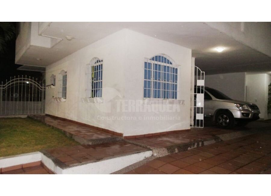 SE VENDE CASA EN EL RECREO
