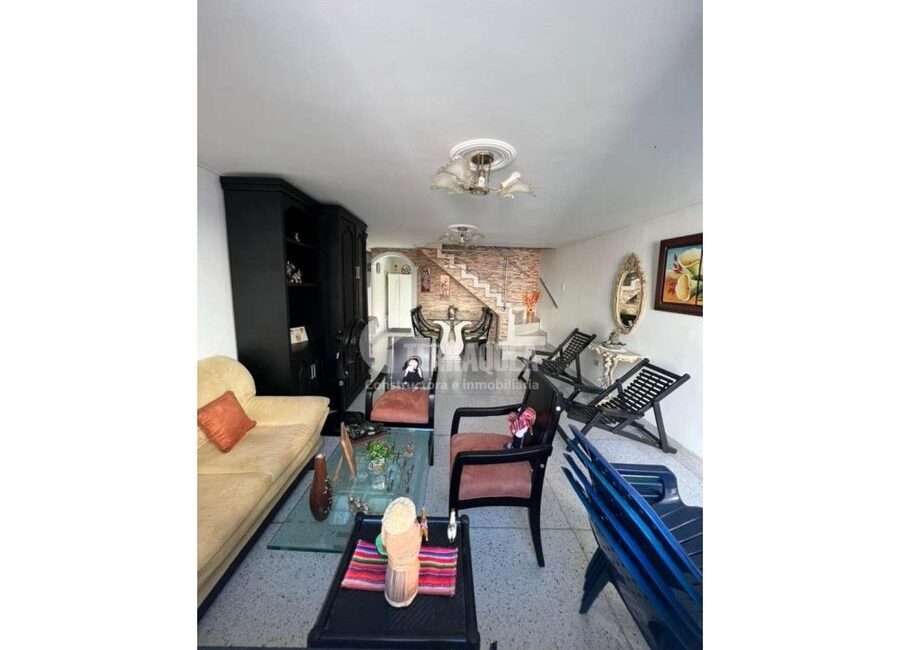 SE VENDE CASA DUPLEX EN EL RECREO
