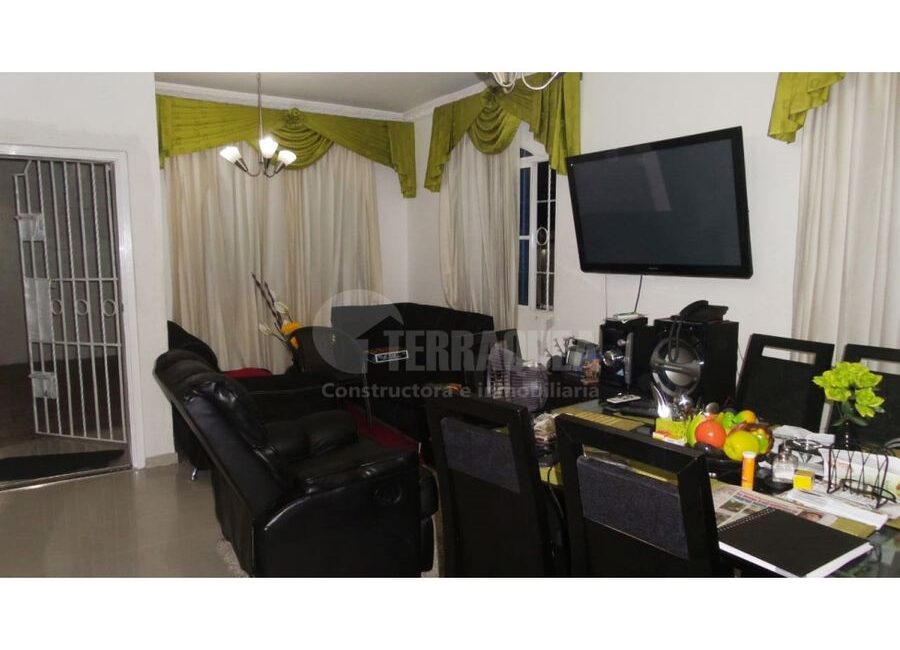 SE VENDE CASA EN EL RECREO