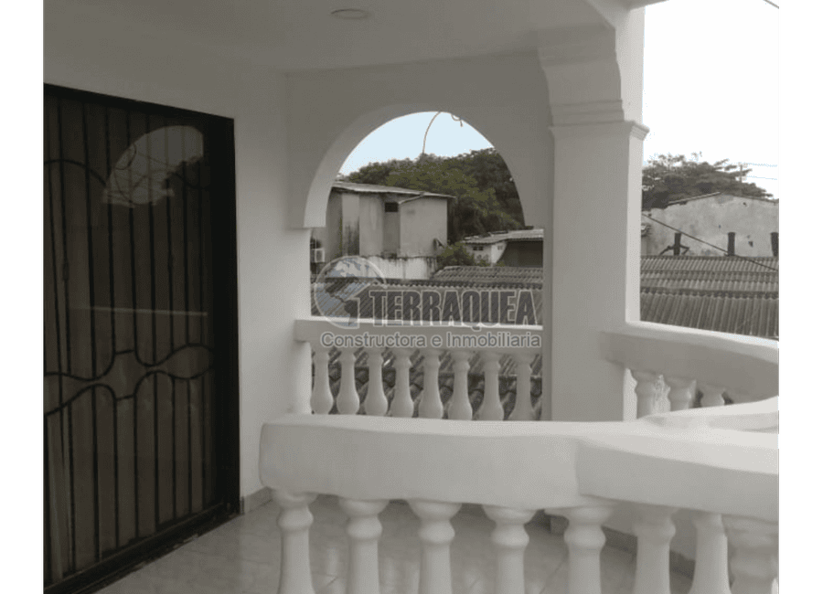 VENTA DE CASA + APARTAMENTO Y APARTAESTUDIO EN BARRIO LAS MERCEDES