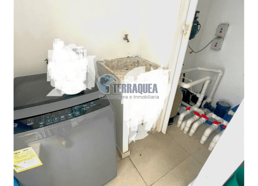 VENTA DE CASA DE TRES NIVELES EN CIUDAD JARDIN, BARRANQUILLA