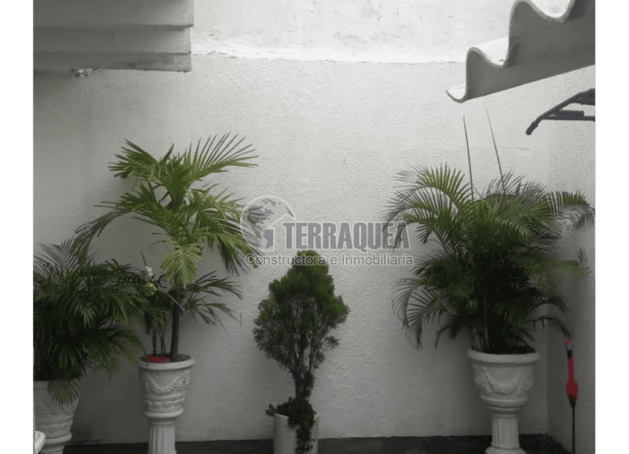 VENTA DE CASA + APARTAMENTO Y APARTAESTUDIO EN BARRIO LAS MERCEDES