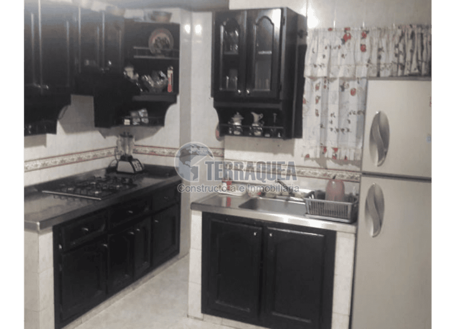 VENTA DE CASA + APARTAMENTO Y APARTAESTUDIO EN BARRIO LAS MERCEDES