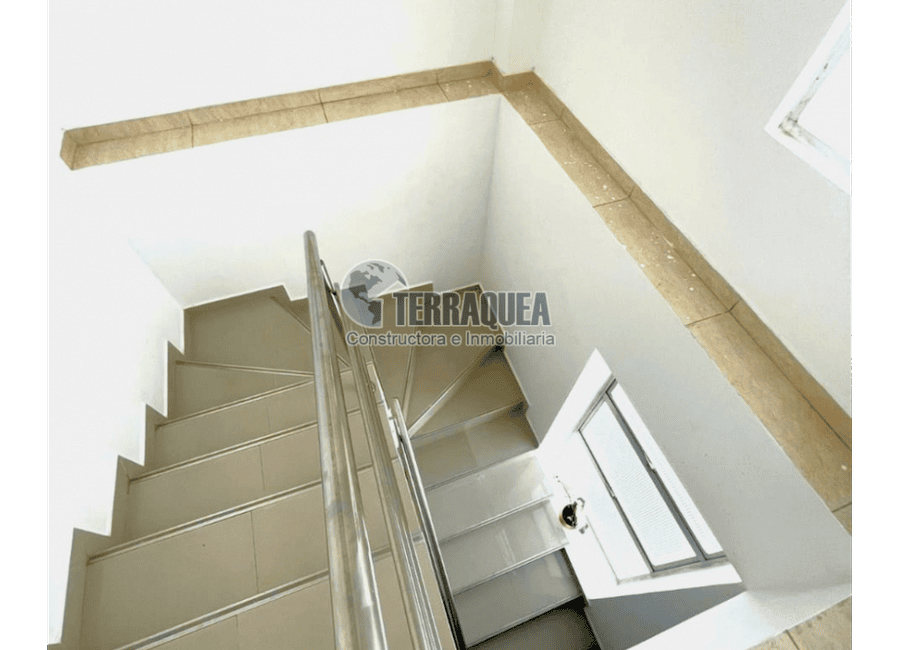 VENTA DE CASA DE TRES NIVELES EN CIUDAD JARDIN, BARRANQUILLA