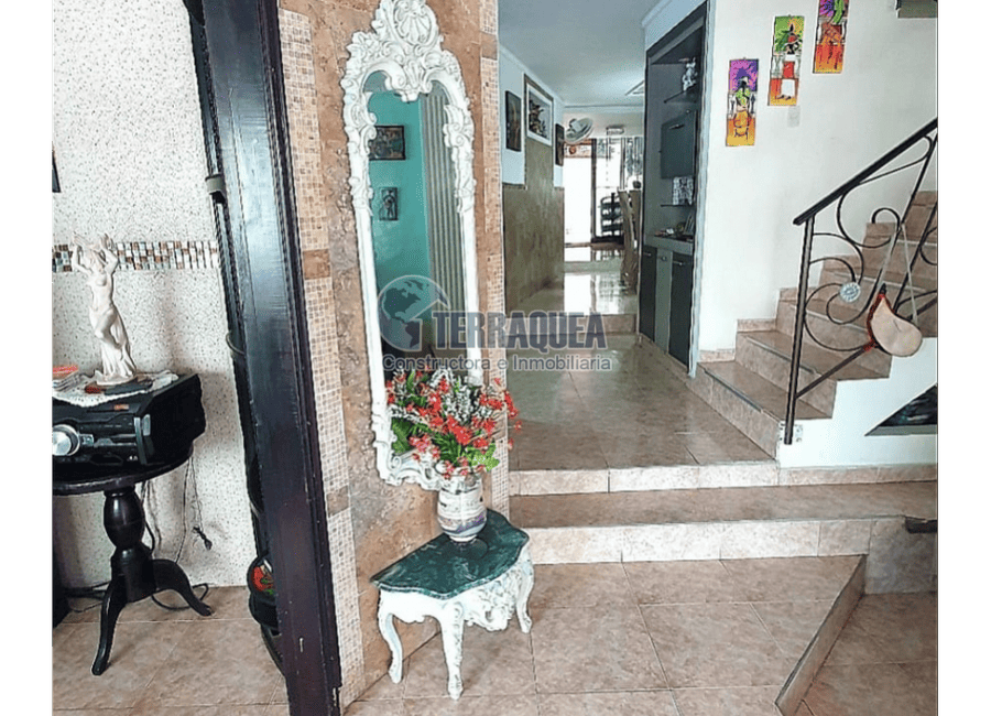 VENTA DE CASA DUPLEX EN CAMPO ALEGRE