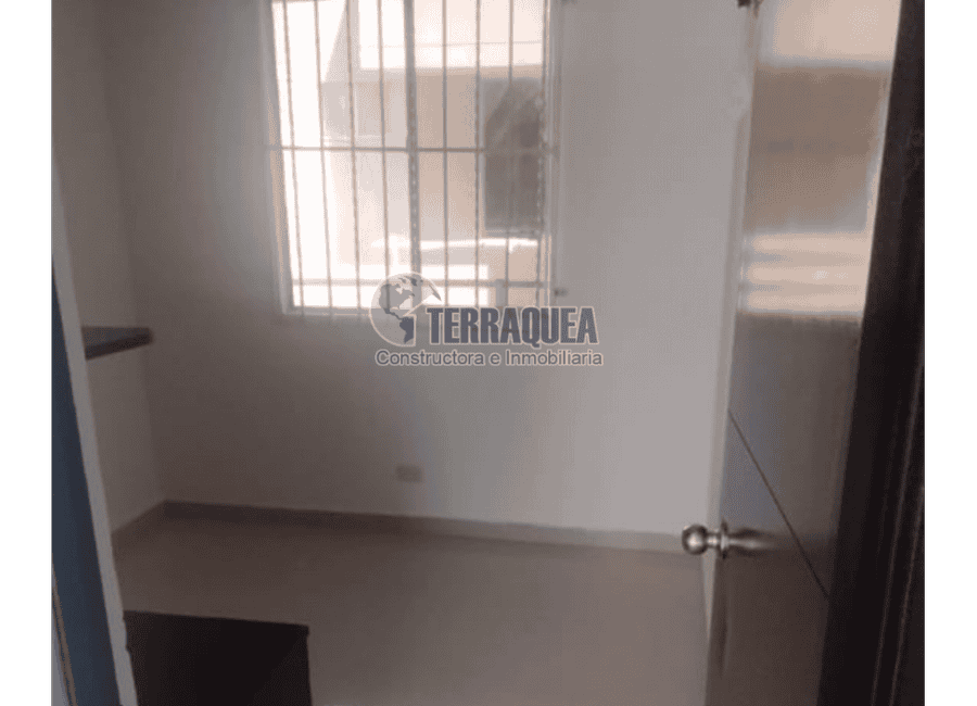 SE VENDE APARTAMENTO EN RIOMAR