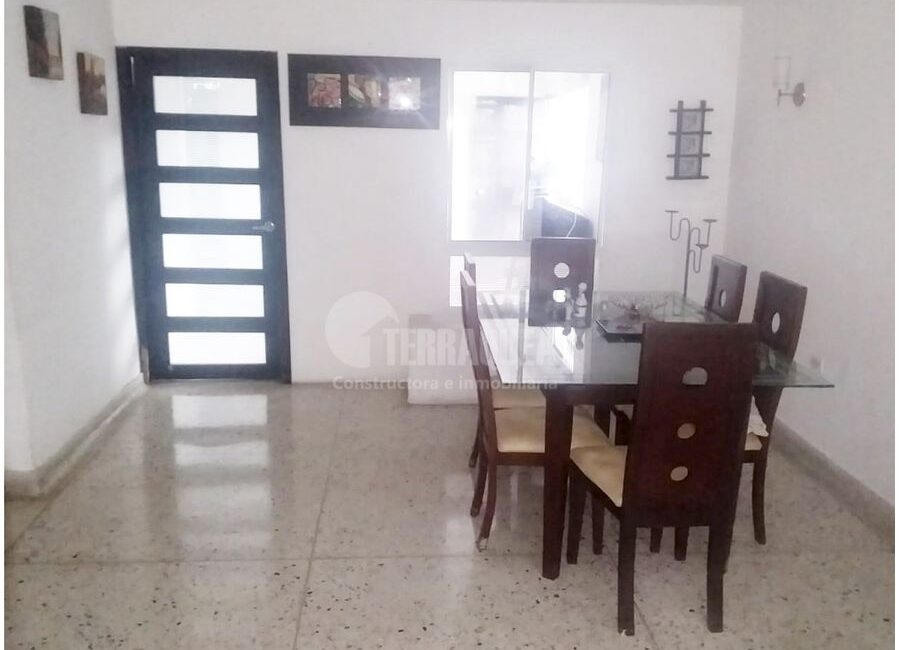 SE VENDE CASA EN ALTAMIRA