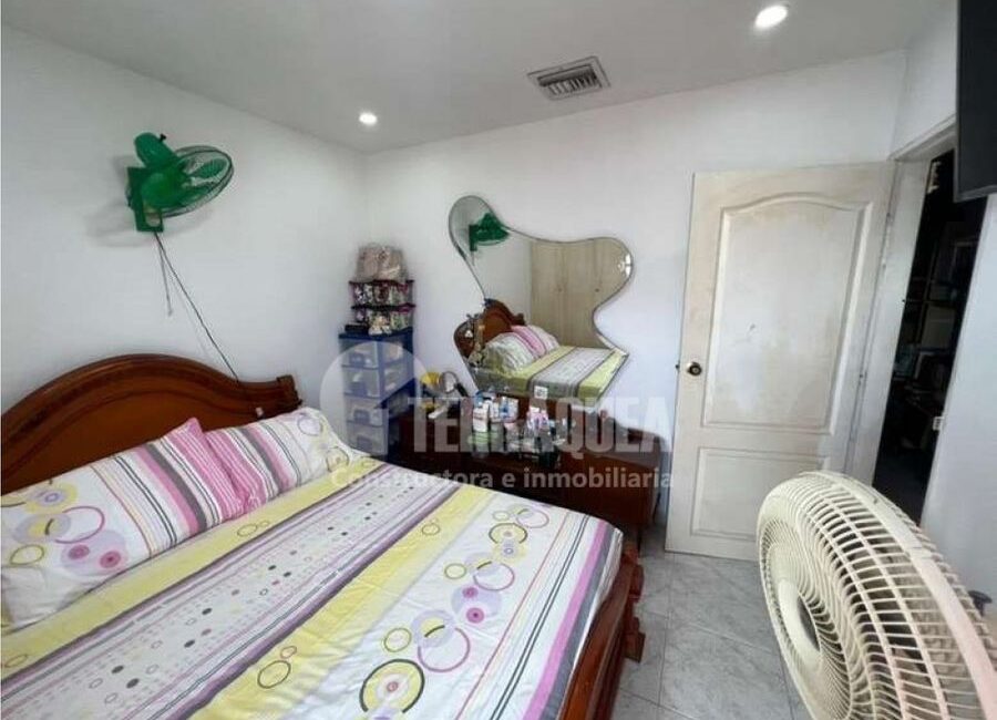 SE VENDE CASA DUPLEX EN EL RECREO