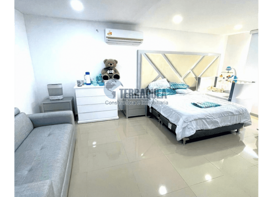 VENTA DE CASA DE TRES NIVELES EN CIUDAD JARDIN, BARRANQUILLA