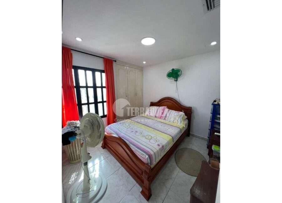 SE VENDE CASA DUPLEX EN EL RECREO