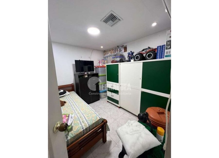 SE VENDE CASA DUPLEX EN EL RECREO