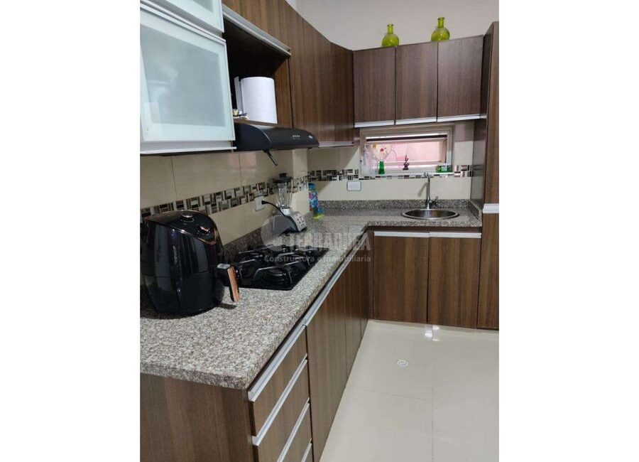 SE VENDE CASA DÚPLEX EN EL LIMONCITO