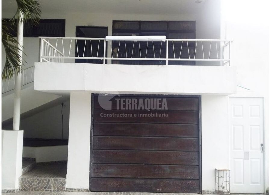 SE VENDE CASA EN ALTAMIRA