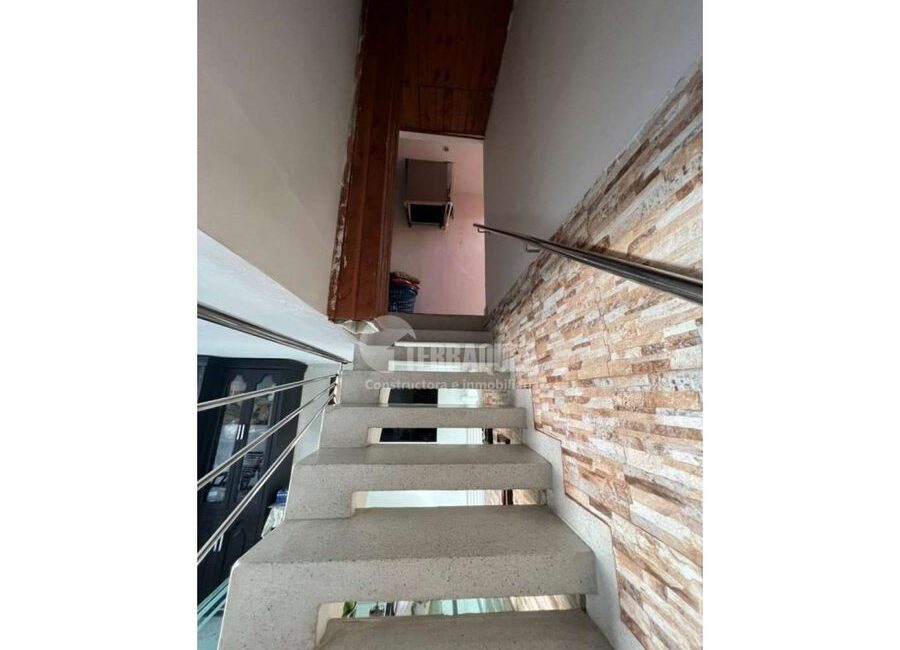 SE VENDE CASA DUPLEX EN EL RECREO