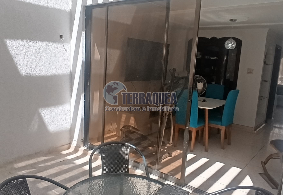 Casa 3 niveles en Riomar