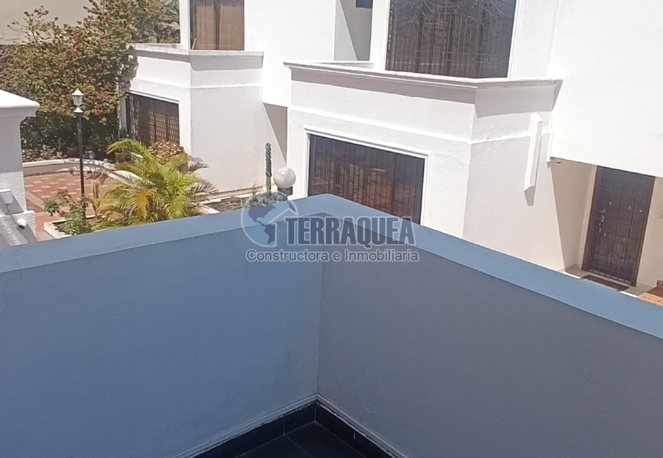 Casa 3 niveles en Riomar